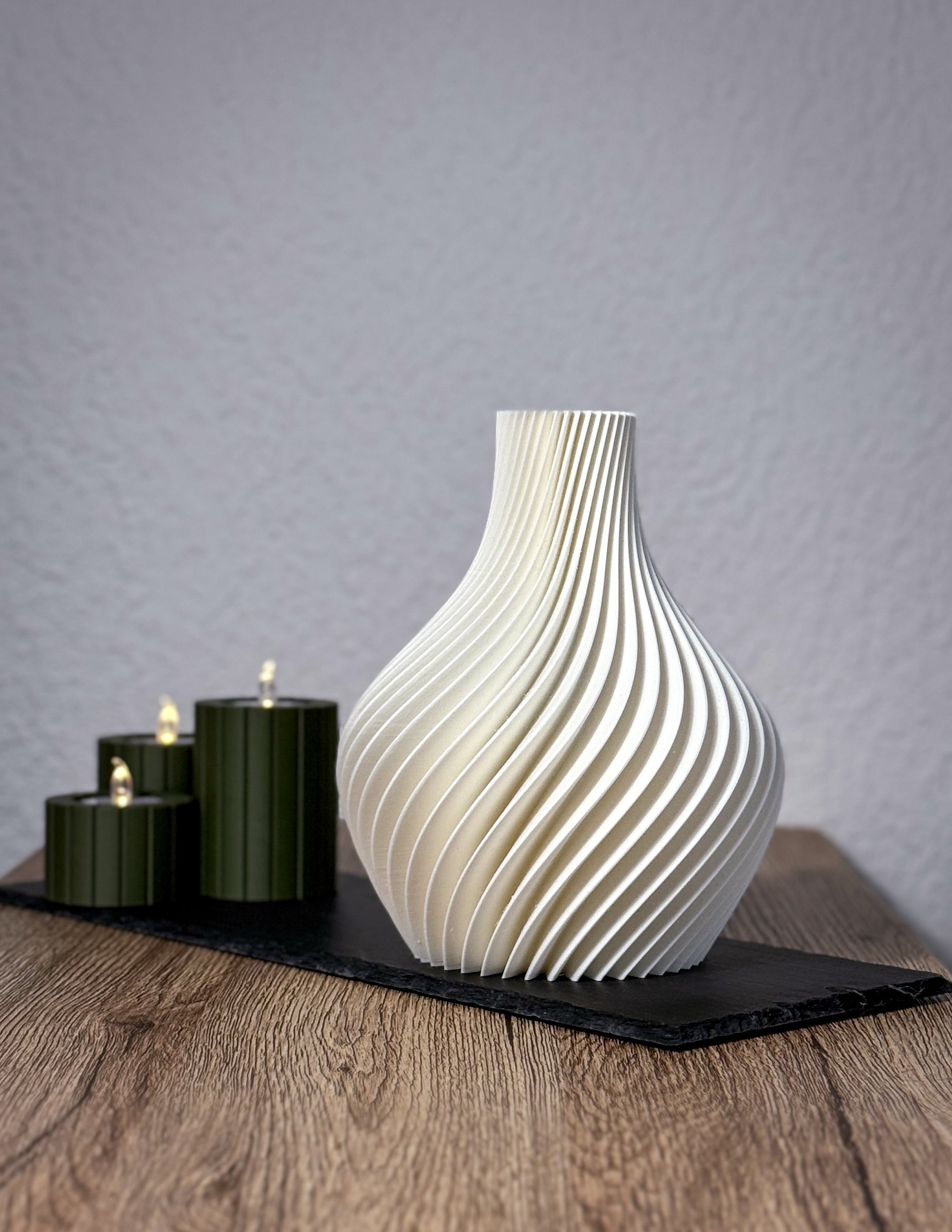 3D-gedruckte Designer-Vase aus PLA – Modernes Twist-Design, 20 cm Höhe – in 18 Farben erhältlich