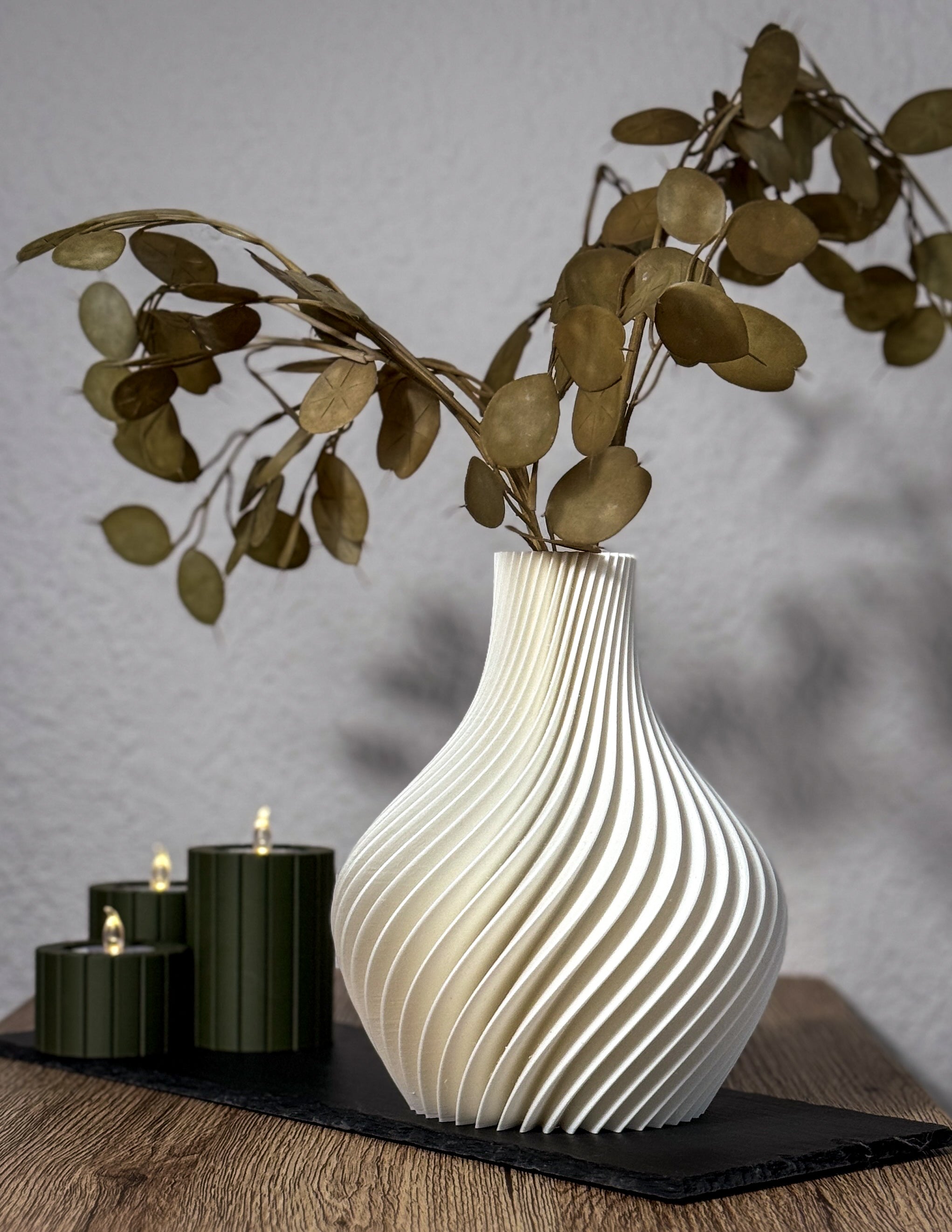 3D-gedruckte Designer-Vase aus PLA – Modernes Twist-Design, 20 cm Höhe – in 18 Farben erhältlich