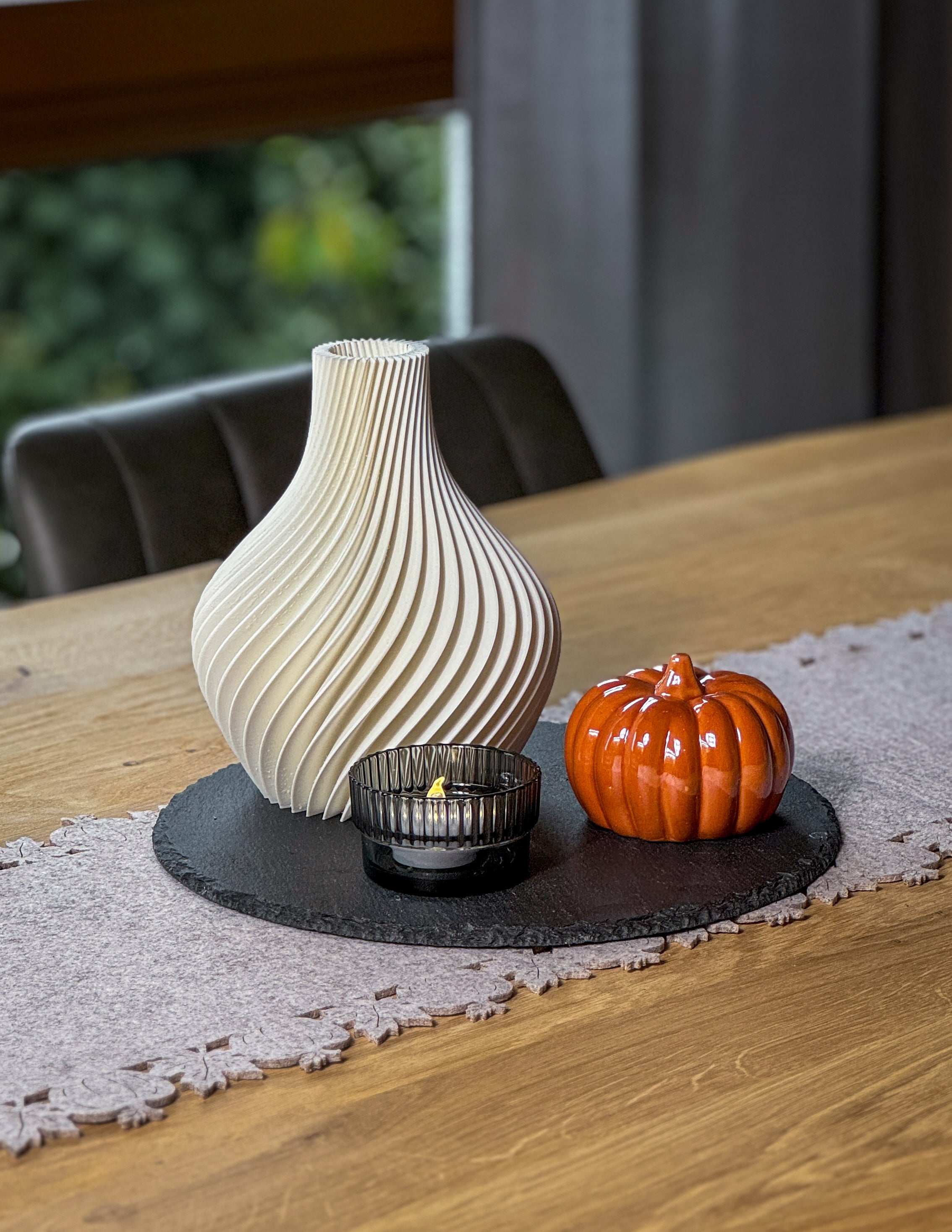 3D-gedruckte Designer-Vase aus PLA – Modernes Twist-Design, 20 cm Höhe – in 18 Farben erhältlich