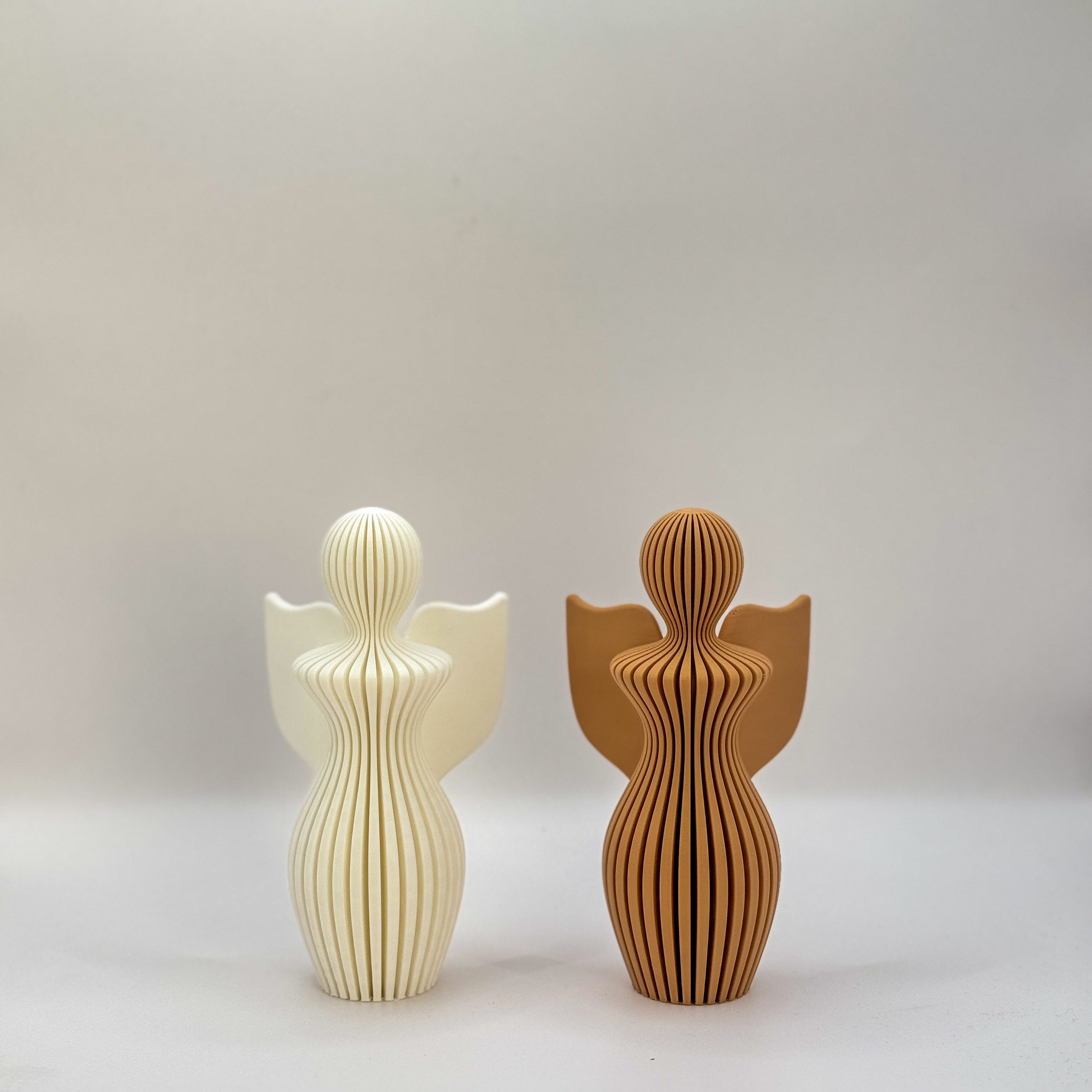 3D gedruckter Engel Dekofigur aus PLA (130 mm) – Moderne Engel Figur, Geschenk & Wohnungsdekoration – 18 Farben