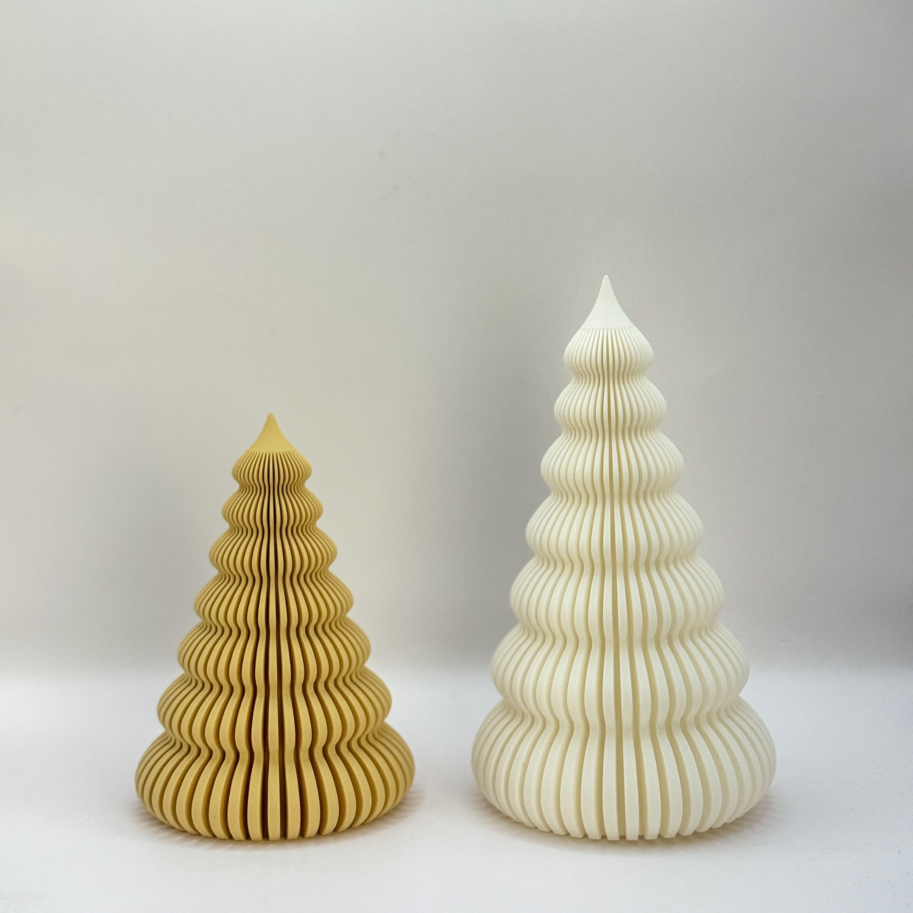 3D-gedruckter Weihnachtsbaum aus PLA mit LED-Teelicht-Funktion in zwei Größen - Zweier Set