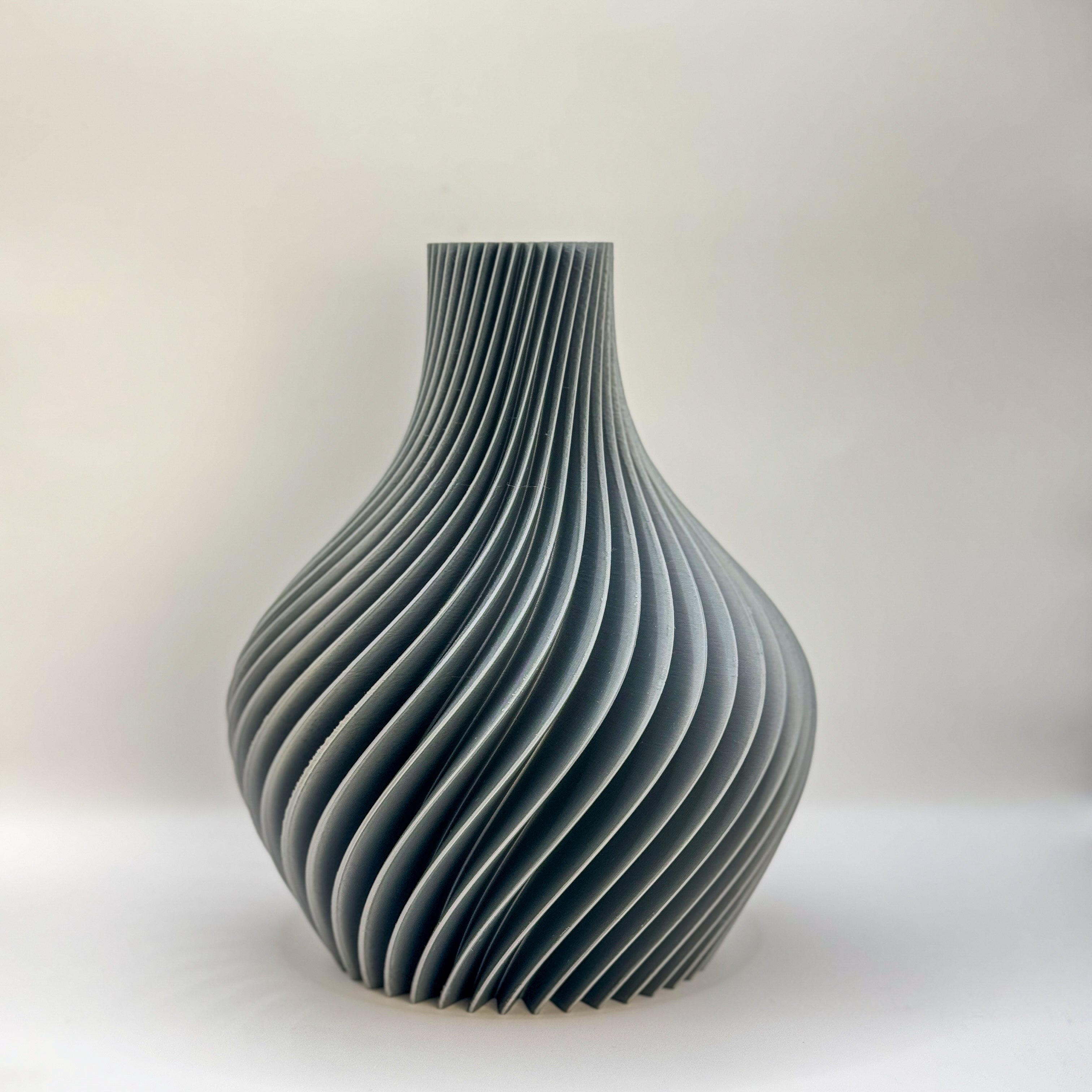 3D-gedruckte Designer-Vase aus PLA – Modernes Twist-Design, 20 cm Höhe – in 18 Farben erhältlich