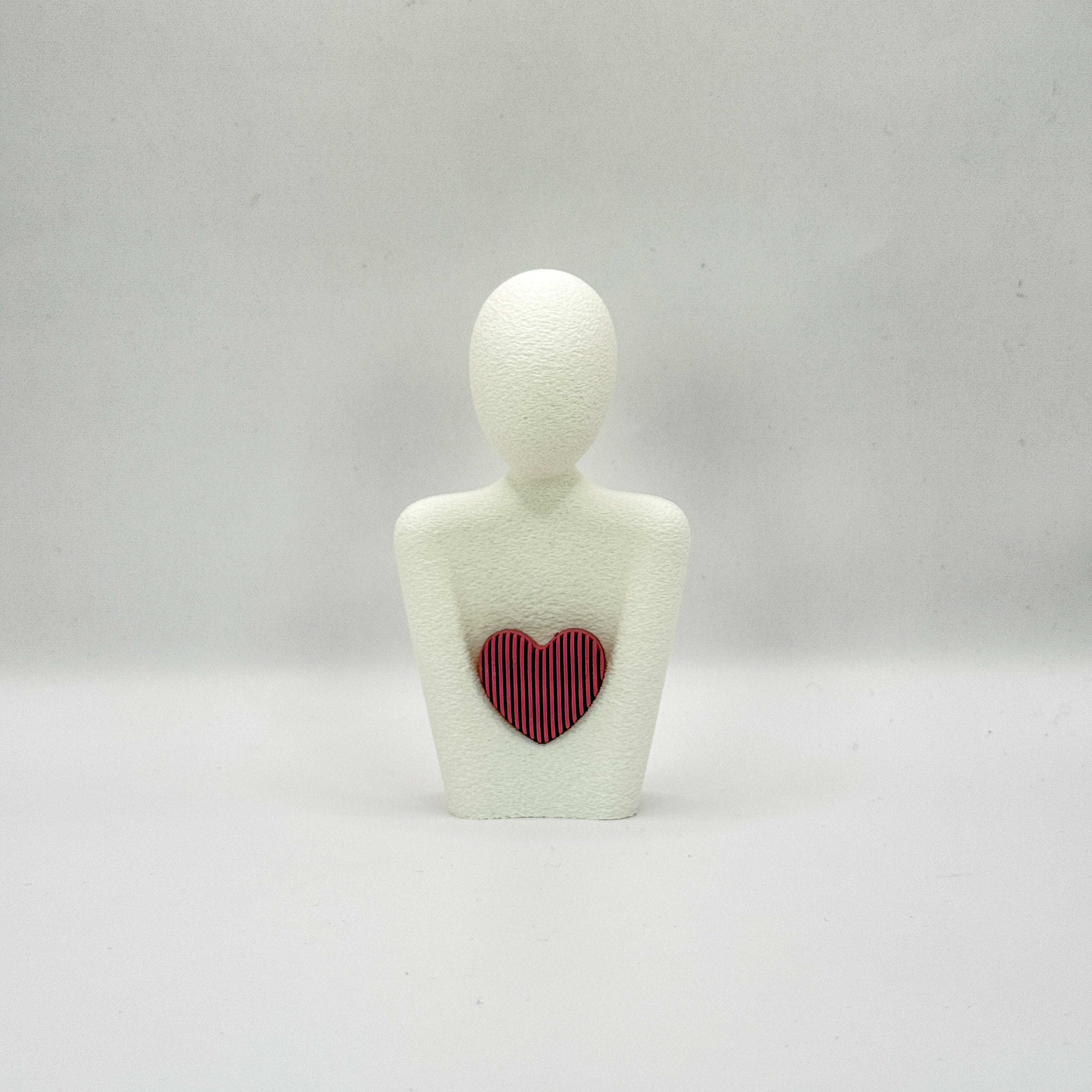 Minimalistische PLA-Skulptur ‚Herz in Umarmung‘ – Symbolfigur der Verbundenheit (133 mm)