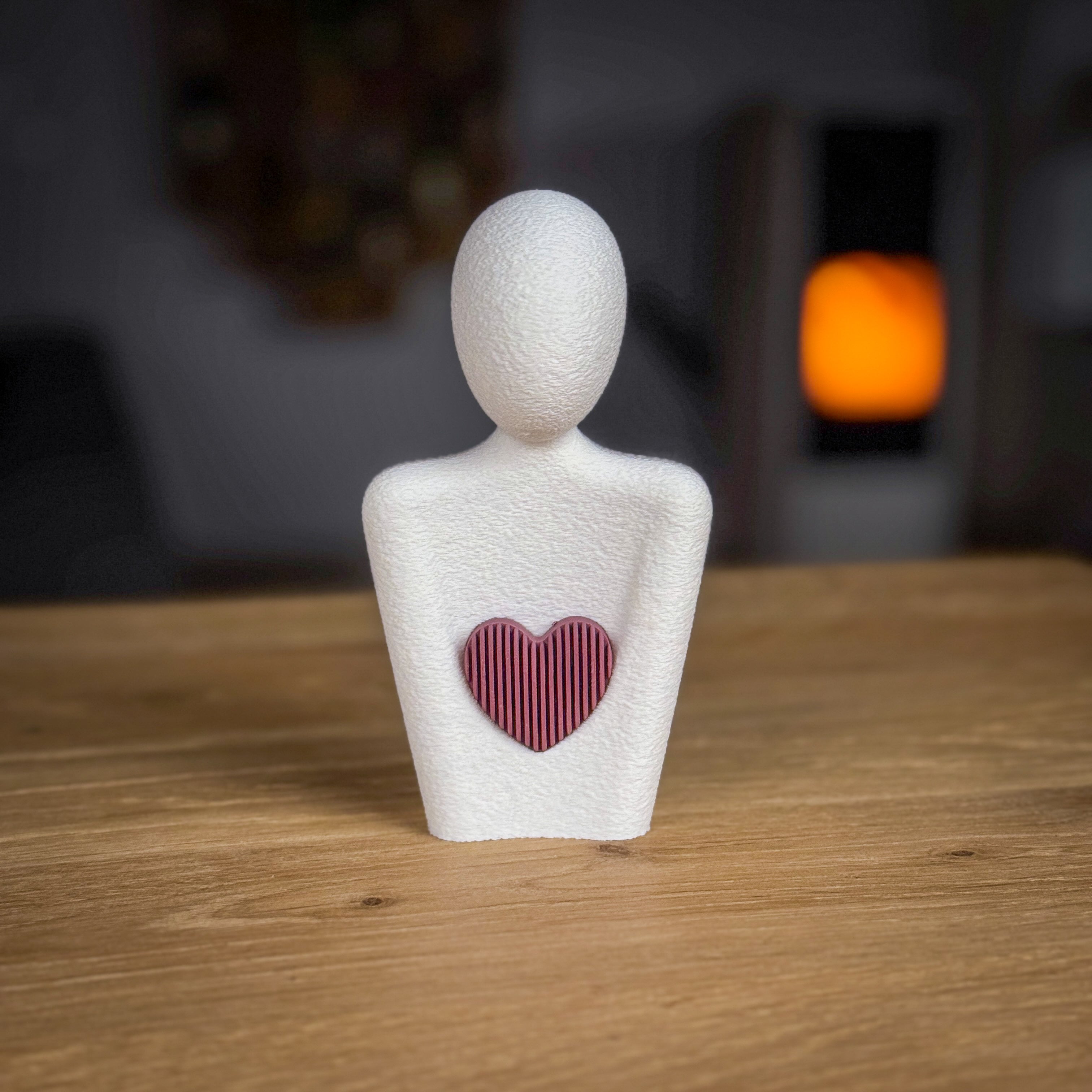 Minimalistische PLA-Skulptur ‚Herz in Umarmung‘ – Symbolfigur der Verbundenheit (133 mm)